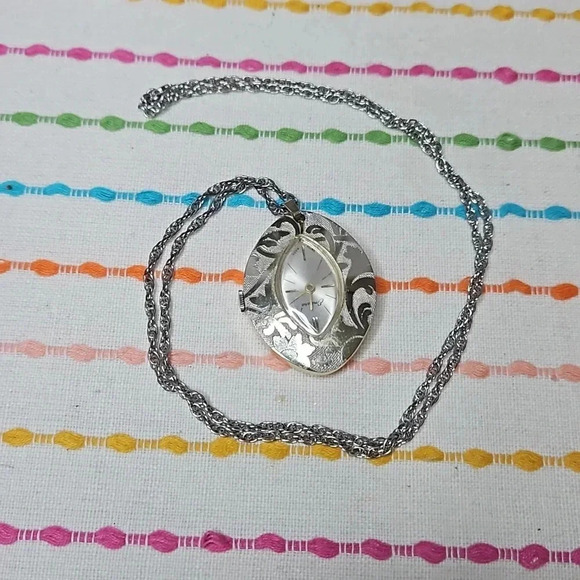 WATCH NECKLACE - Picture 1 of 4